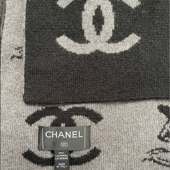 CHANEL 100% CASHMERE SCARF WITH CC LOGO AND CLASSIC FLOWERS ❤️❣️ - Picture 7 of 10